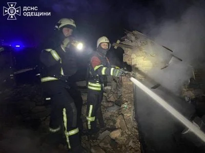 РФ вдарила по Україні дронами: у двох портах масштабні пожежі, поранена 3-річна дитина