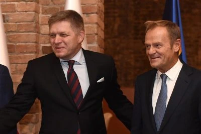 "Жодних росіян в кімнаті": Туск підколов Фіцо на саміті ЄС